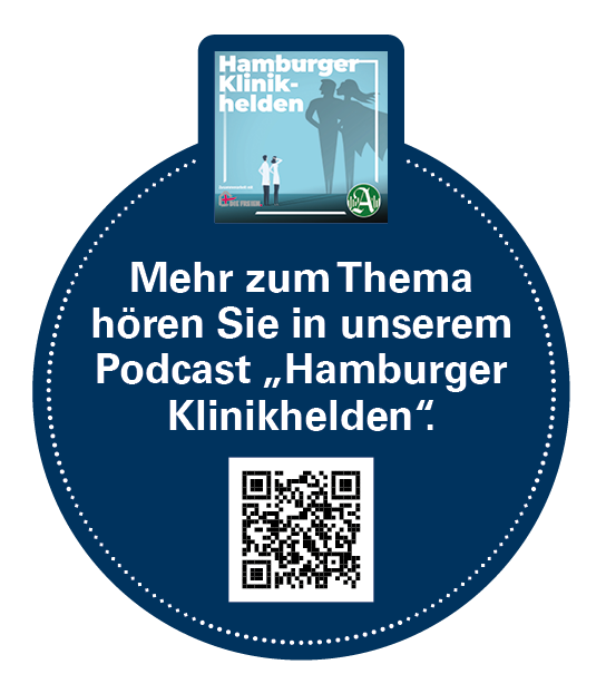 Grafik mit Hinweis auf den Podcast ‚Hamburger Klinikhelden‘, QR-Code und rundem blauen Designelement.